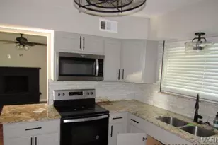 12360 Space Dr, Florissant, MO 63033 - Photo 9