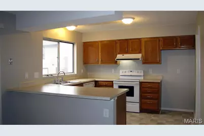 1324 Summergate Parkway, Saint Charles, MO 63303 - Photo 7