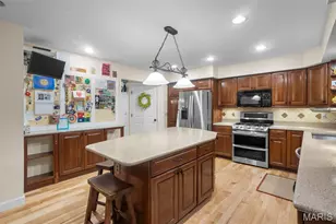 5614 Hillridge Ct, Saint Louis, MO 63128 - Photo 7