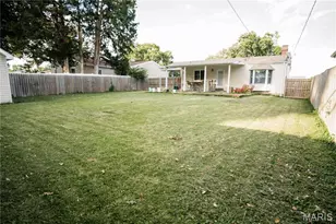 2845 Sugar Tree Ln, Maryland Heights, MO 63043 - Photo 9