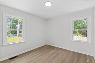 10509 St Henry Ln, Saint Ann, MO 63074 - Photo 13