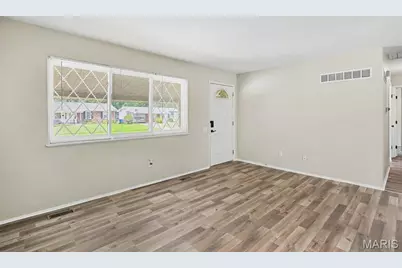 1105 5th Plaza, Florissant, MO 63031 - Photo 7