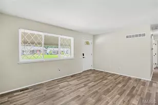 1105 5th Plaza, Florissant, MO 63031 - Photo 7