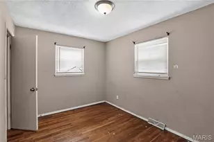 7477 Halpin Dr, Saint Louis, MO 63135 - Photo 9