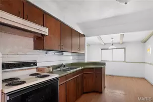 10151 Dwight Dr, Saint Louis, MO 63137 - Photo 5