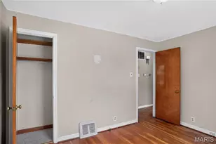 10151 Dwight Dr, Saint Louis, MO 63137 - Photo 11
