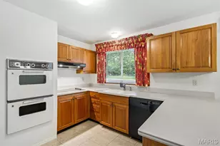 318 Royal Village Dr, Manchester, MO 63011 - Photo 25