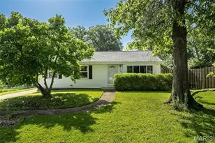 8 Banbury Ct, Saint Louis, MO 63126 - Photo 1