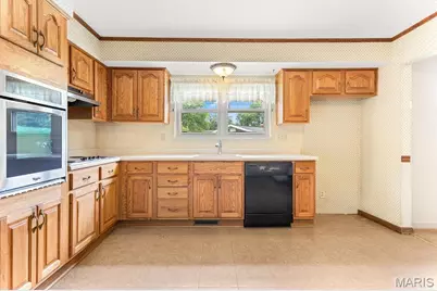 10215 Dovercrest Drive, Unincorporated, MO 63128 - Photo 7