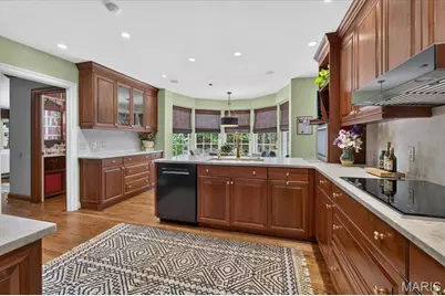 18 S McKnight Road, Saint Louis, MO 63124 - Photo 25