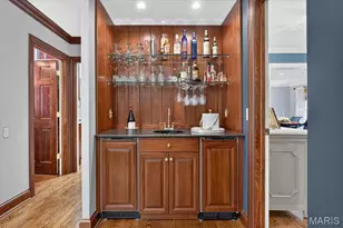 18 S McKnight Rd, Saint Louis, MO 63124 - Photo 21