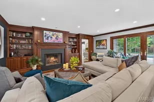 18 S McKnight Rd, Saint Louis, MO 63124 - Photo 17