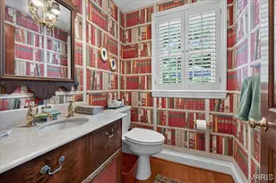 18 S McKnight Rd, Saint Louis, MO 63124 - Photo 29