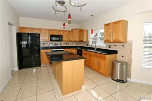 2352 The Courts Dr, Chesterfield, MO 63017 - Photo 11