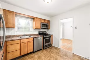 767 Wenneker Dr, Saint Louis, MO 63124 - Photo 11