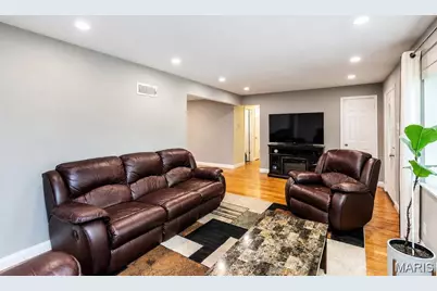 9904 Markhall Lane, Saint Louis, MO 63123 - Photo 11
