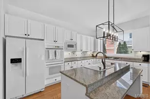 12427 Questover Manor Ct, Creve Coeur, MO 63141 - Photo 11
