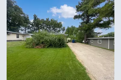15 Marquette Drive, Florissant, MO 63031 - Photo 11