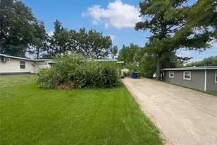 15 Marquette Dr, Florissant, MO 63031 - Photo 11