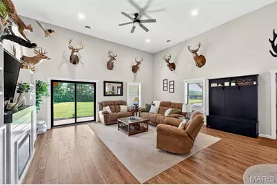 519 Woods Road, Silex, MO 63377 - Photo 5