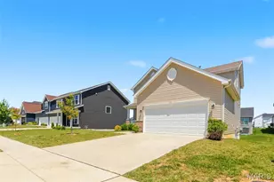 219 Burrograss Dr, Wentzville, MO 63385 - Photo 5