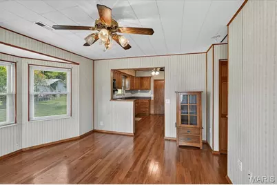 110 Edgeworth Avenue, Maryland Heights, MO 63043 - Photo 5