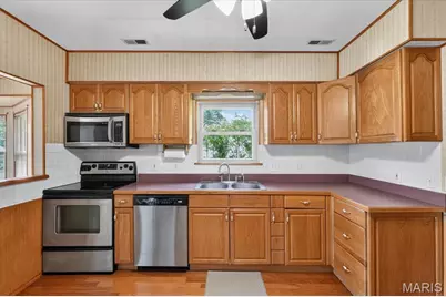 110 Edgeworth Avenue, Maryland Heights, MO 63043 - Photo 7