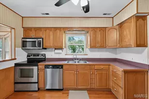 110 Edgeworth Ave, Maryland Heights, MO 63043 - Photo 7