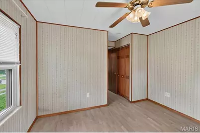 110 Edgeworth Avenue, Maryland Heights, MO 63043 - Photo 13