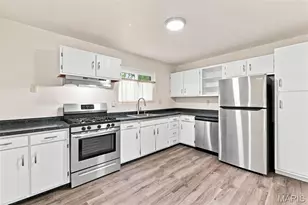1448 La Cerros Ln, Florissant, MO 63031 - Photo 5