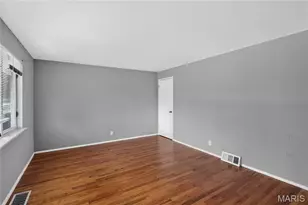10320 Varnum Dr, Saint Louis, MO 63136 - Photo 5