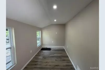 10643 Thorpe Avenue, Saint Louis, MO 63114 - Photo 7