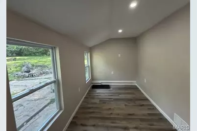 10643 Thorpe Avenue, Saint Louis, MO 63114 - Photo 9