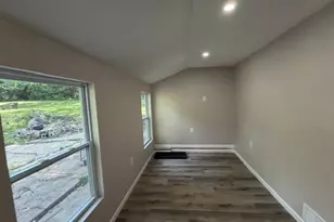 10643 Thorpe Ave, Saint Louis, MO 63114 - Photo 9