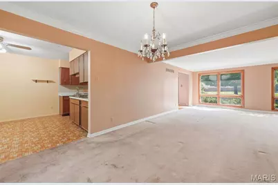 10806 Forest Circle Drive, Saint Louis, MO 63128 - Photo 11