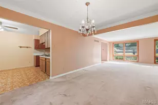 10806 Forest Cir Dr, Saint Louis, MO 63128 - Photo 11
