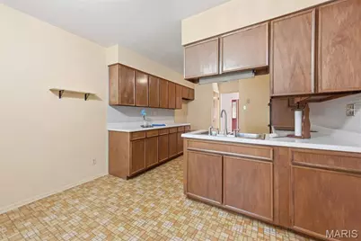 10806 Forest Circle Drive, Saint Louis, MO 63128 - Photo 17
