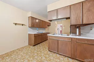 10806 Forest Cir Dr, Saint Louis, MO 63128 - Photo 17