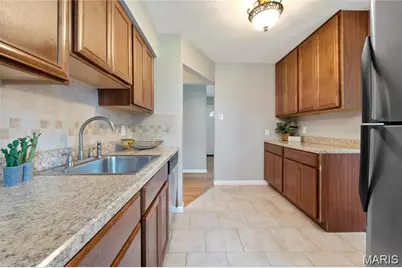 9731 Twincrest Drive, Saint Louis, MO 63126 - Photo 7
