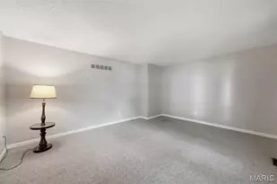 5615 Wieland Dr, Saint Louis, MO 63128 - Photo 5