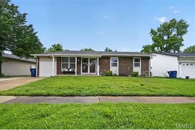 3027 Luxury Drive, Florissant, MO 63031 - Photo 3