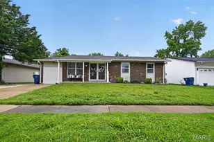 3027 Luxury Dr, Florissant, MO 63031 - Photo 3