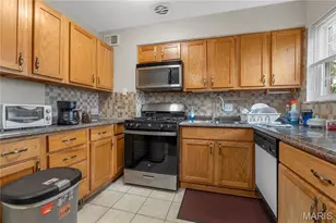 6923 Colonial Woods Dr, Saint Louis, MO 63129 - Photo 9