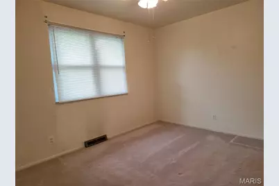 130 Sackett Drive, Florissant, MO 63033 - Photo 3