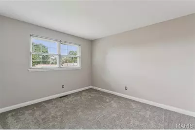 1950 San Luis Rey Parkway, Fenton, MO 63026 - Photo 9