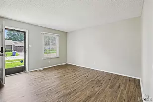 4057 Fox Island Dr, Florissant, MO 63034 - Photo 5