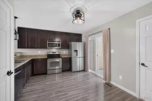 318 Shady Rock Ln, O'Fallon, MO 63368 - Photo 9