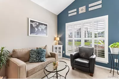 3221 Kingsridge Manor Drive, Oakville, MO 63129 - Photo 7