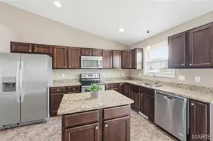 471 Honeysuckle Creek Dr, Wentzville, MO 63385 - Photo 3