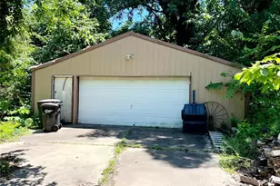 304 E 2nd St, Moscow Mills, MO 63362 - Photo 3